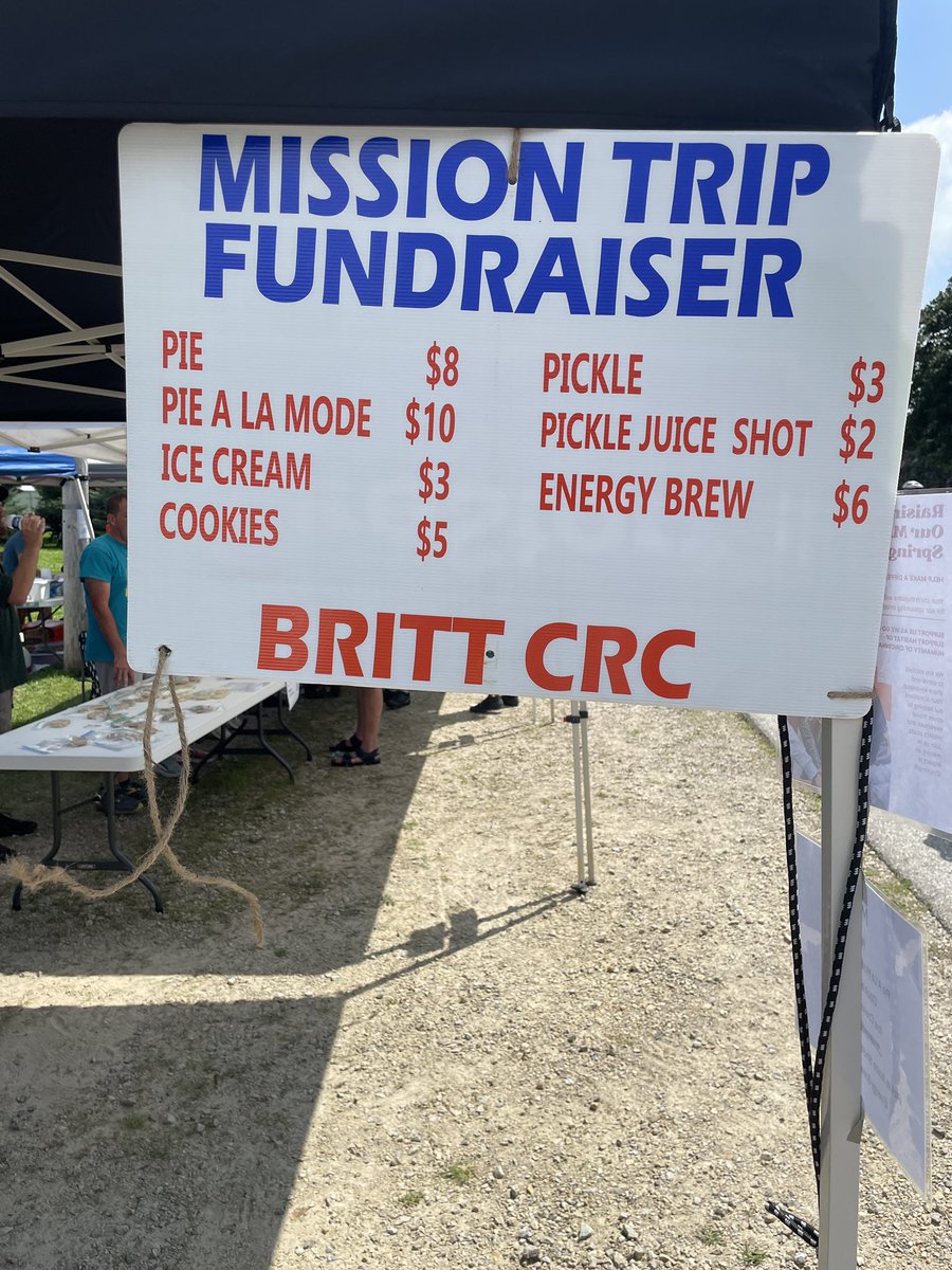 HorsleyScott's tweet image. It was a banner day for pie. This peach perfection was from Britt Christian Reformed Church in Titonka. Proceeds go to their mission trip with Habitat for Humanity in Cincinnati.