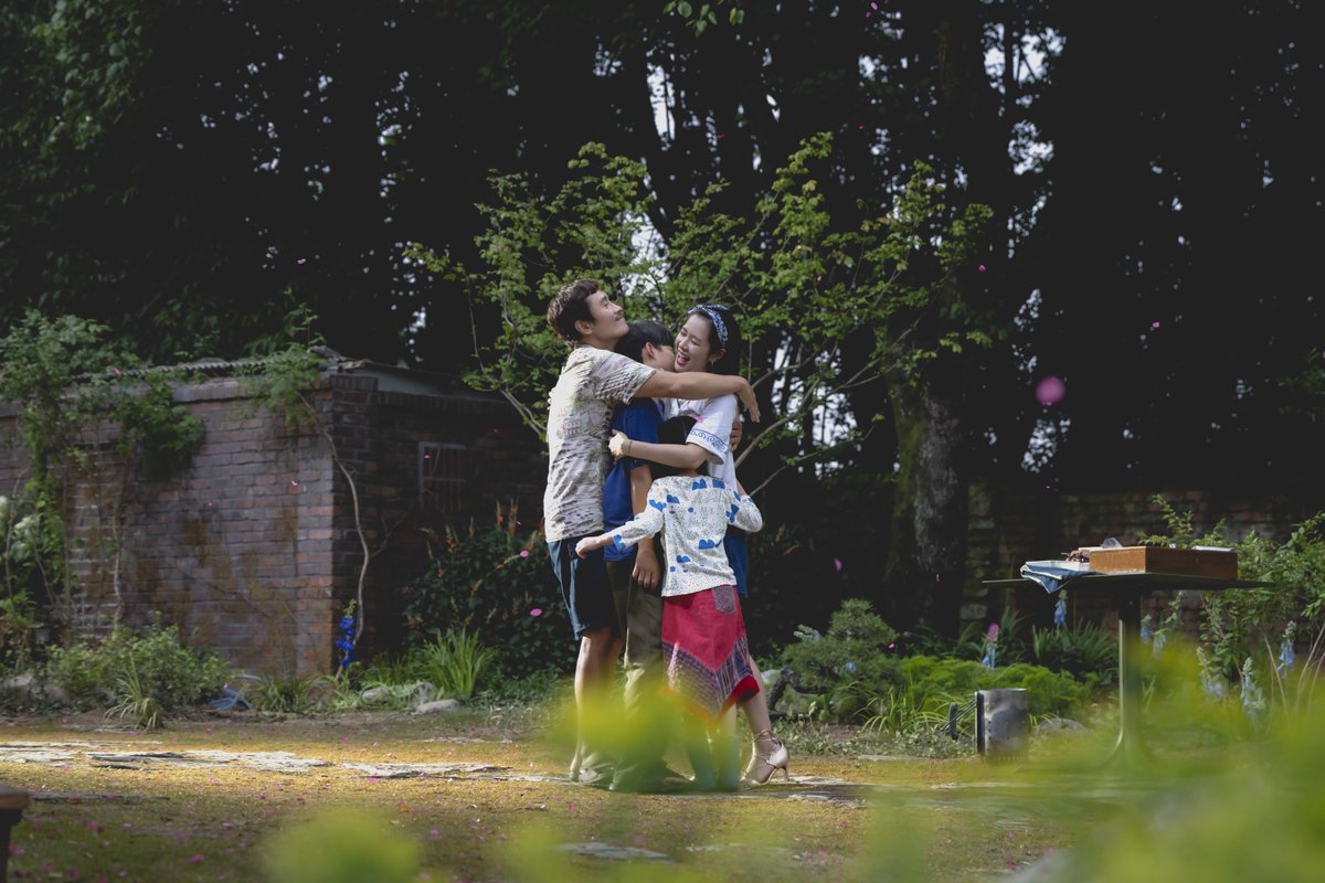 sonyejinpics's tweet image. son yejin, lee byung-hun, choi so-yul, and kim woo-seung in new still cuts of &lt;no other choice&gt; directed by park chan-wook