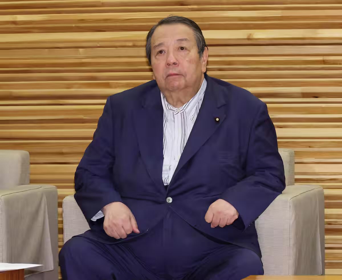 irighting's tweet image. 村上総務大臣「石破総理 は 自民の負の遺産 背負ってきた」 「3時起きで大変」

言いたい事は分かるが、内閣総理大臣が滅私奉公で国家の為に働くのは当たり前。

責任は、石破を含む自民党。

参政党の躍進 は連綿と続く自民の驕りも要因の一つ。

次の首相 を 小泉進次郎、高市早苗に変えても同じ。