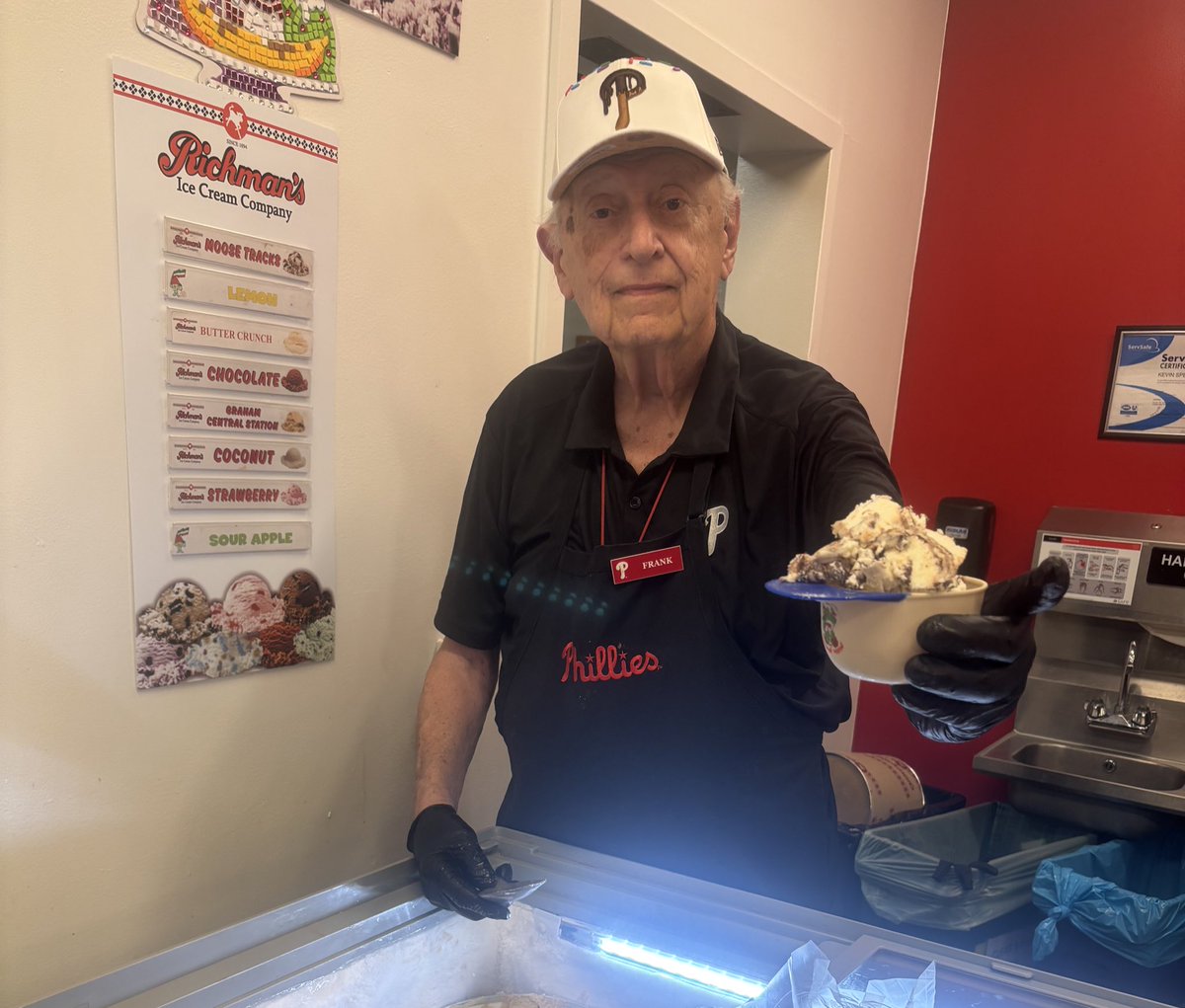 lochlahn's tweet image. Frankie Two Scoops stuns in the Phillies’ new ice cream hat