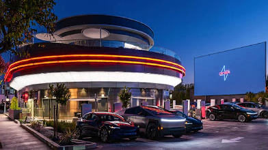 RealJasonNelson's tweet image. Roughly 18 months ago I sat in a boardroom w/a billionaire & pitched him on the idea of building a future-retro themed restaurant around Tesla charging centers.
Rollout would focus on urban d/t areas & open nodes on frequented destination routes.
Was told it would never work. 🤷🏻