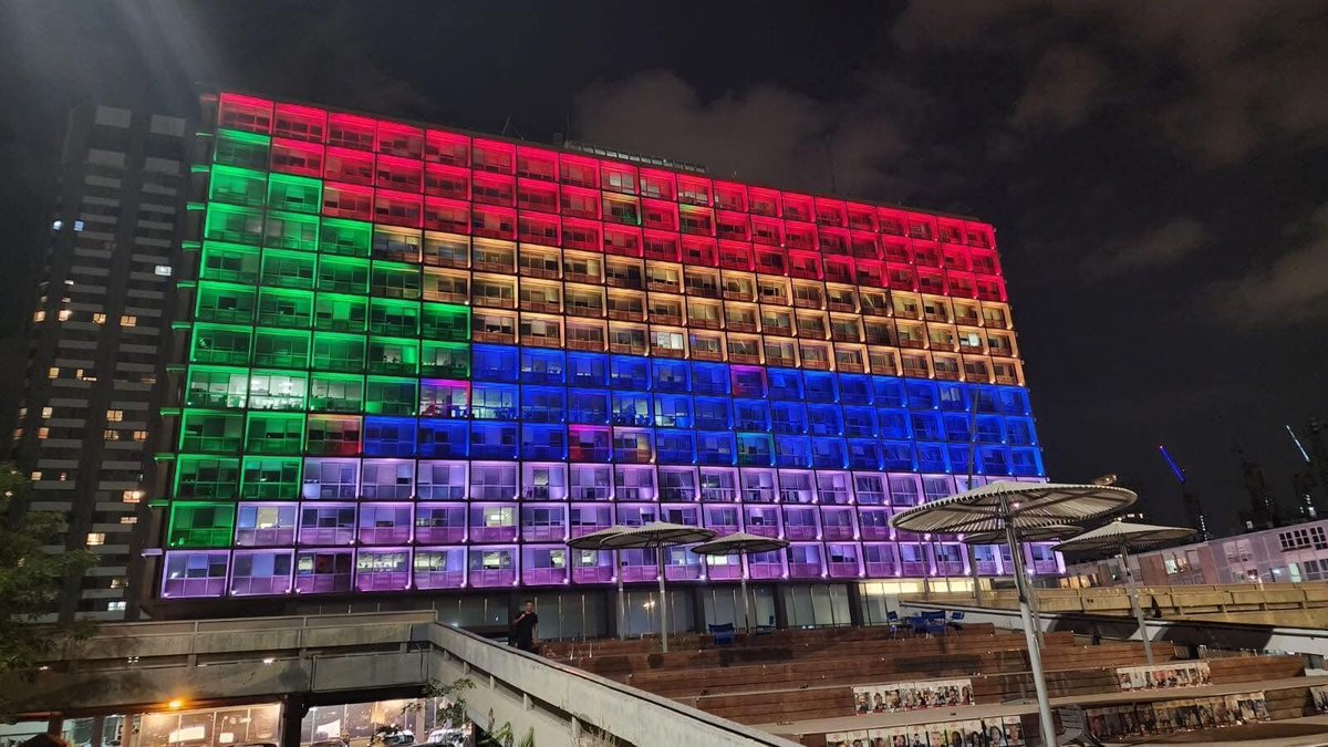 StandWithUs's tweet image. We stand with the Druze community.
Tel Aviv City Hall was lit with the Druze flag in solidarity with Druze in Israel and Syria, following the brutal massacre of Druze civilians in Syria.
We mourn this tragedy and stand united with the Druze, an integral part of Israeli society.…