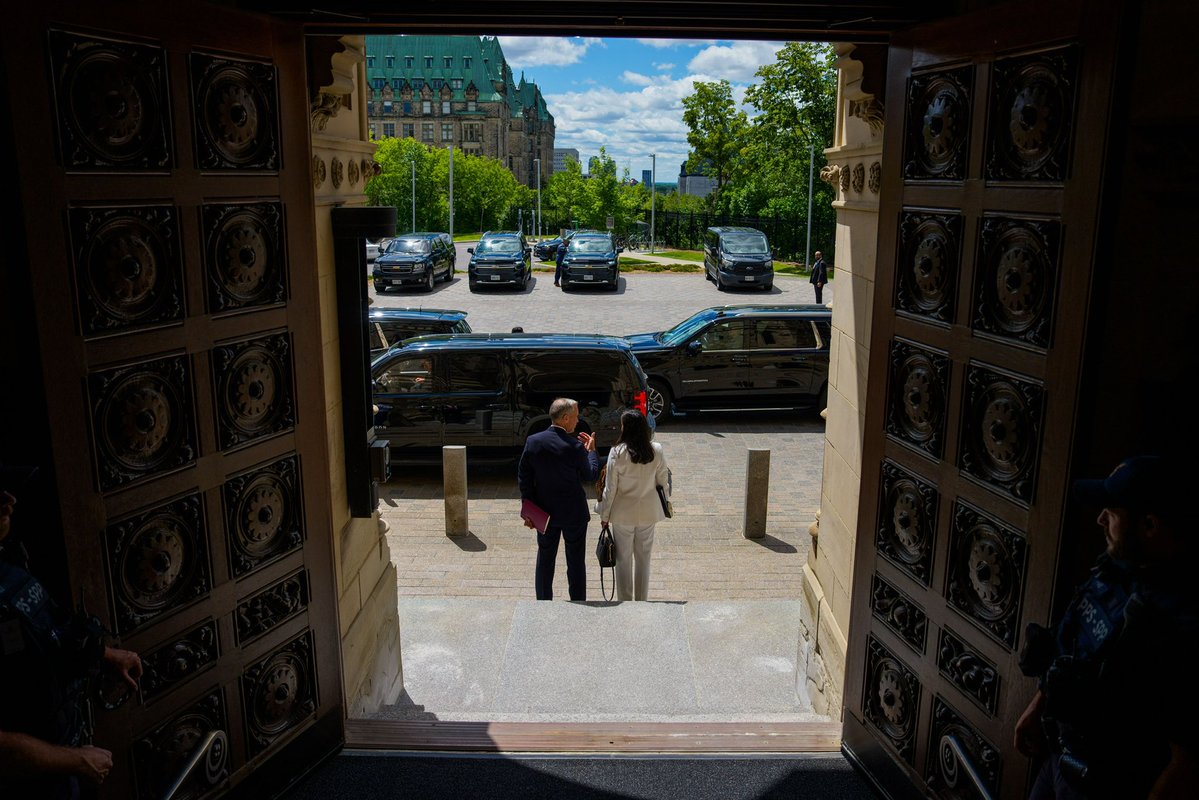 AnitaAnandMP's tweet image. Hier, j’ai accompagné le premier ministre @MarkJCarney pour accueillir Sa Majesté le roi Abdallah II à Ottawa.
Le Canada et la Jordanie entretiennent une relation solide basée sur des priorités communes — comme la paix et la sécurité régionales, les liens économiques et la…