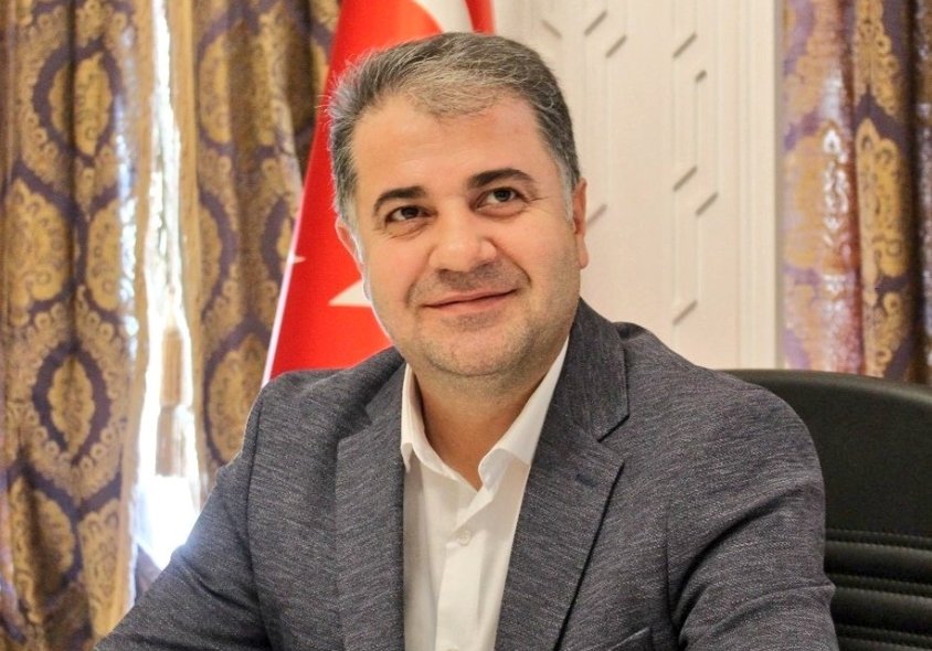ANKARA KULİSİ (@ankarakulisi06) on Twitter photo Cumhurbaşkanlığı Kararnamesi ile kurulan Türk İnternet Medya Birliği'nin Teşkilat Başkanlığı görevine getirilen sevgili yeğenim pardon gözümün nuru kardeşim Cengiz Aksan'ı yürekten tebrik eder çalışmalarında başarılar dilerim
Allah yardımcısı olsun
<a href="/cengizaksan/">Cengiz AKSAN</a> Cumhurbaşkanlığı Kararnamesi ile kurulan Türk İnternet Medya Birliği'nin Teşkilat Başkanlığı görevine getirilen sevgili yeğenim pardon gözümün nuru kardeşim Cengiz Aksan'ı yürekten tebrik eder çalışmalarında başarılar dilerim
Allah yardımcısı olsun
<a href="/cengizaksan/">Cengiz AKSAN</a>