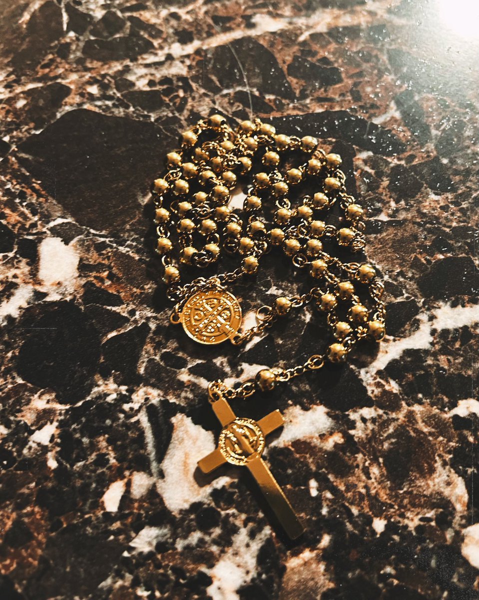 puckoros's tweet image. my agnostic brother gifted me a rosary today for my birthday. Say a prayer for him please 🥰