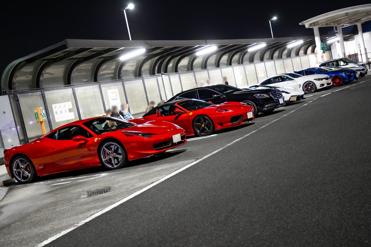 Udonge's tweet image. 昨日の夜の写真📸

平日なのに集まる車のレベルが高すぎて気絶した
