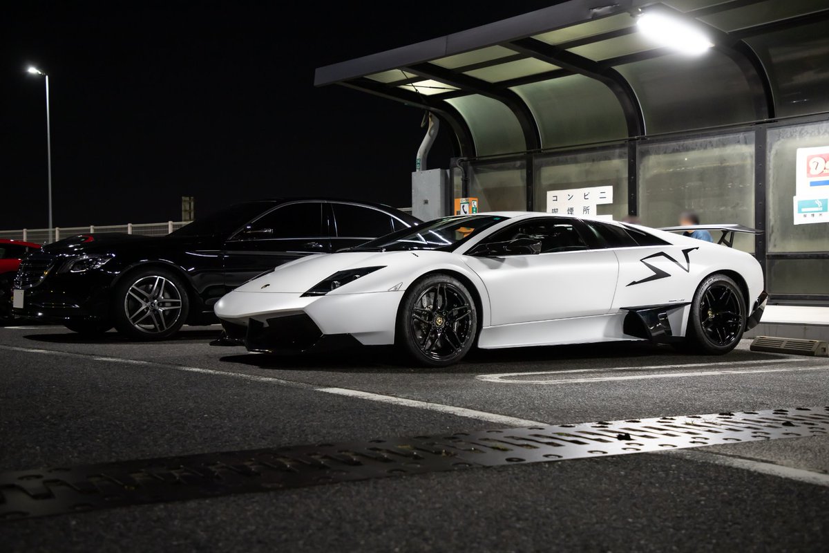 Udonge's tweet image. 昨日の夜の写真📸

平日なのに集まる車のレベルが高すぎて気絶した