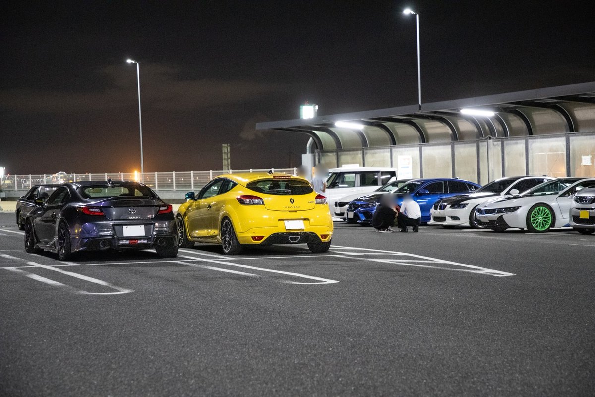 Udonge's tweet image. 昨日の夜の写真📸

平日なのに集まる車のレベルが高すぎて気絶した