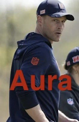 DarrylConrad's tweet image. My son asked me what “aura” meant… and all I could think of was to show him this picture.