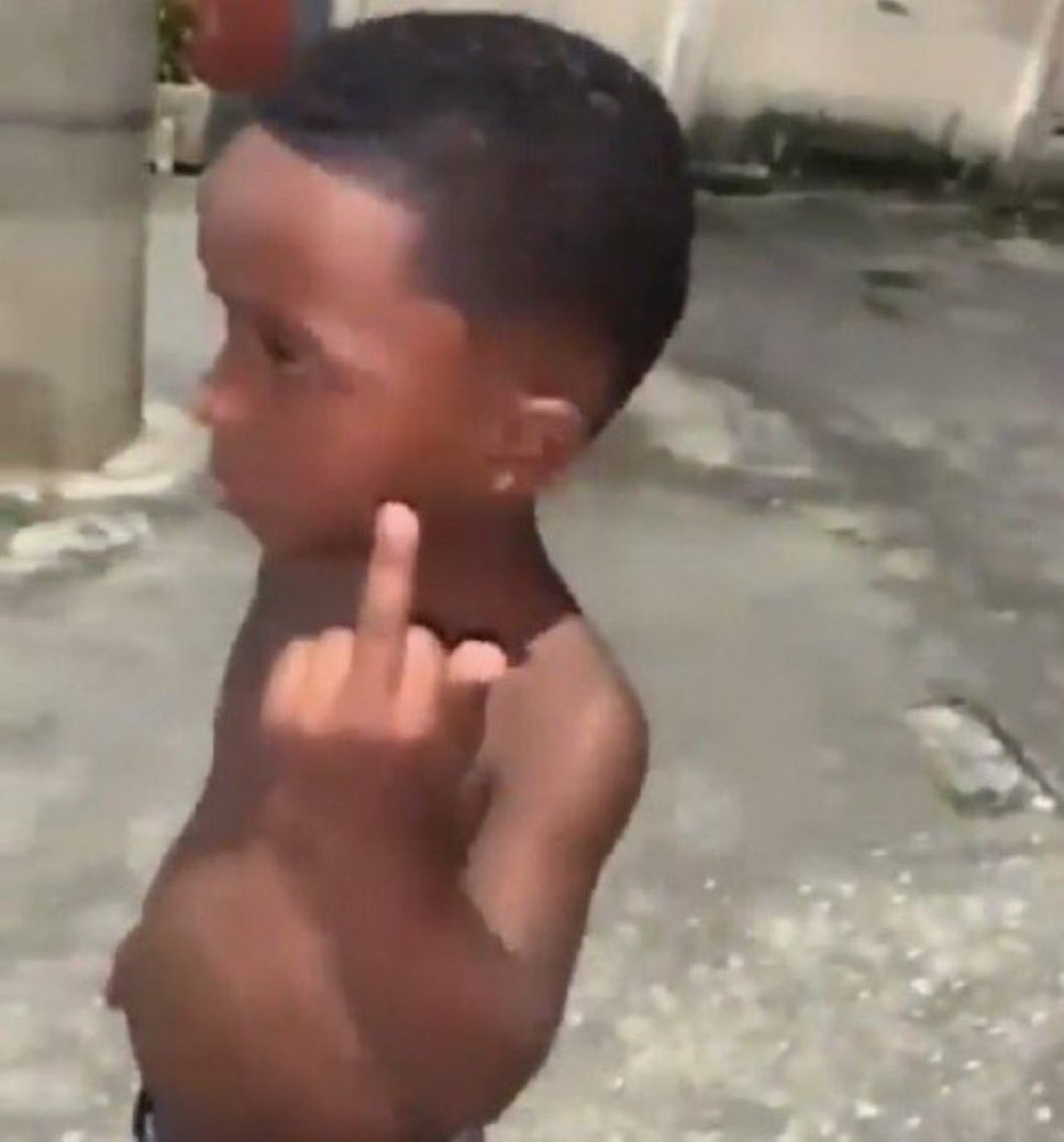 v1tteira's tweet image. ai minha mãe falou q não vê a hora das aulas voltarem pq aí eu só chego meia noite em casa e não encho o saco dela