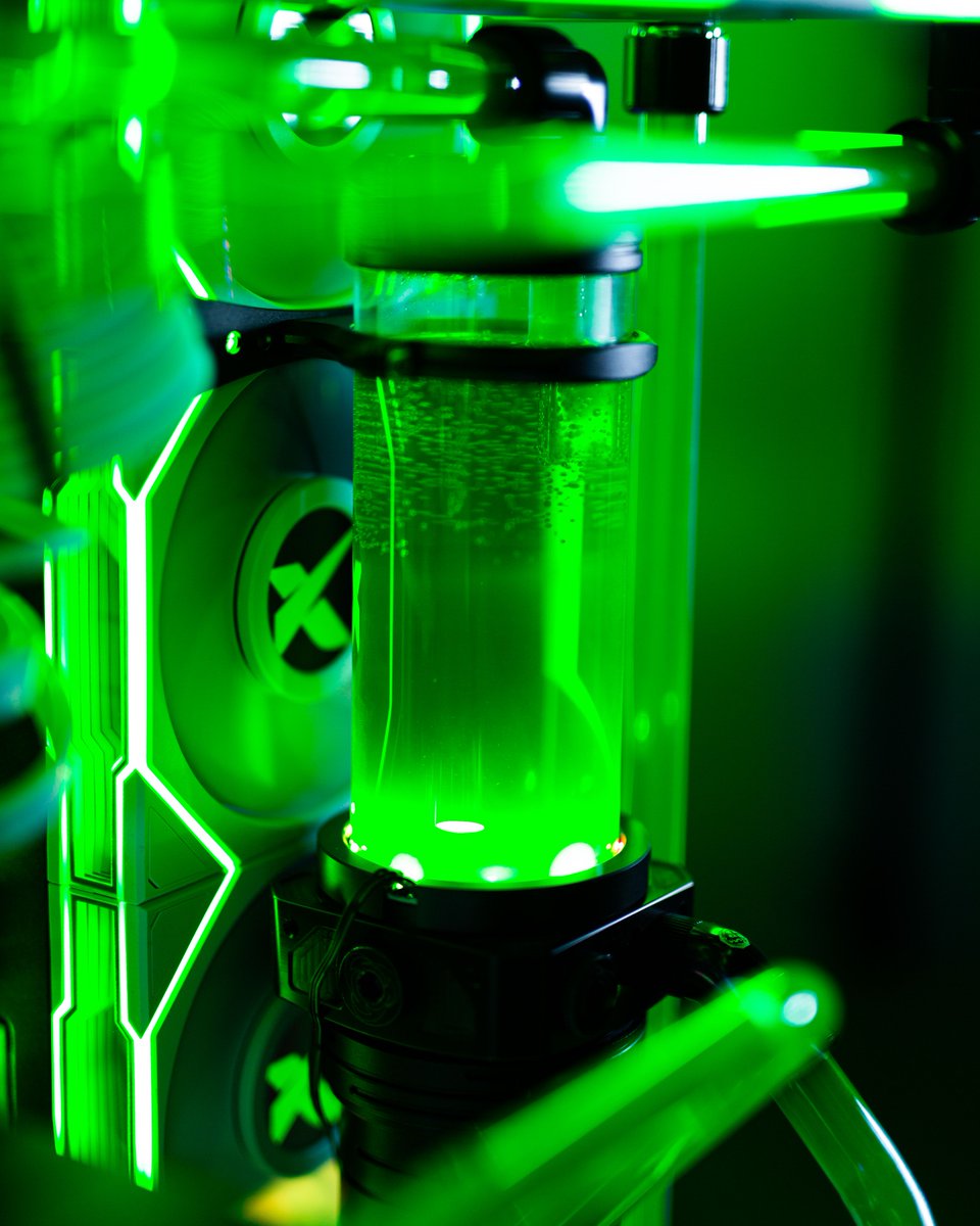xidaxpcs's tweet image. Green has recently been one of our most popular colors for our X-10 open loop systems! If you were choosing, what color would you go with?
#xidax #openloop #customcomputer #gamingpc #pcgaming #liquidcooled #x10