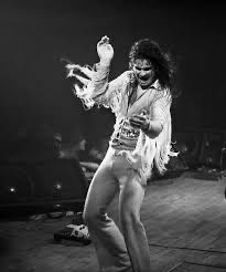 punt_rd's tweet image. Would anyone be interested me opening a ‘Space” (is that it?) where we can just chat and share stories about Ozzy. Might make us all feel a bit better?