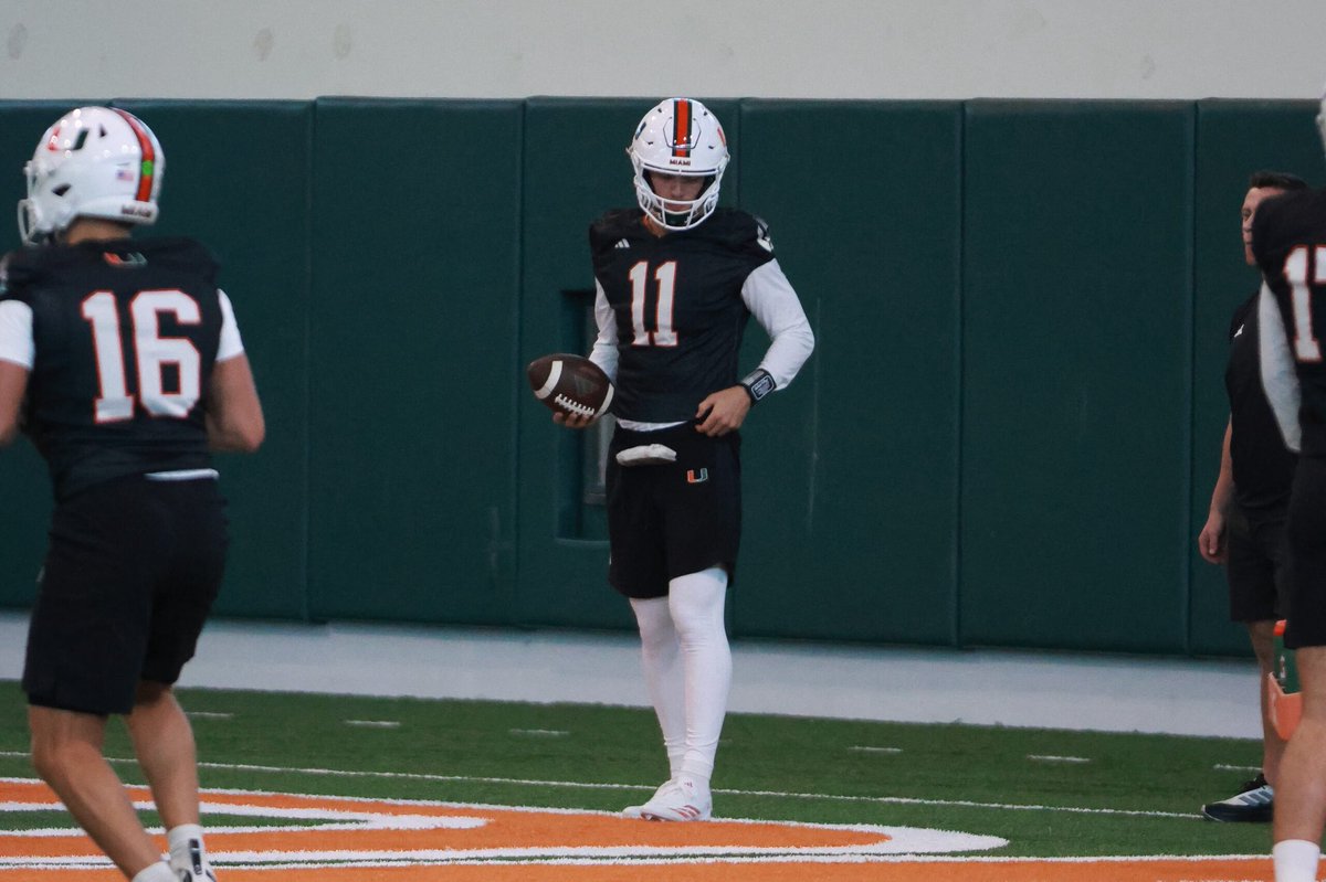 CFBLive247_'s tweet image. What are your realistic expectations for Carson Beck this upcoming season?
His first game will be against the Notre Dame Fighting Irish..