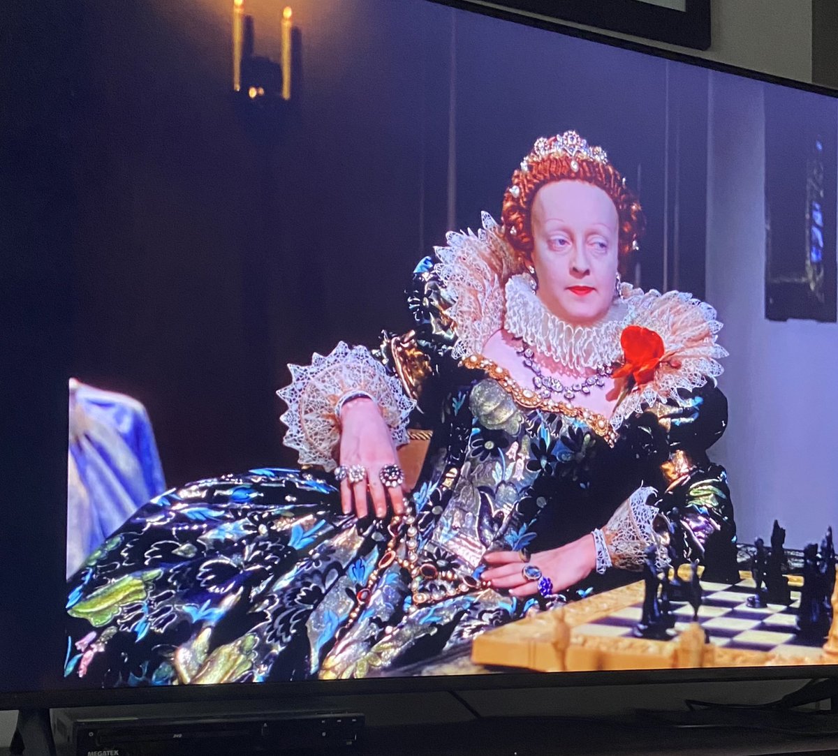 HollywoodYeste1's tweet image. Bette Davis’ performance in The Private Lives of Elizabeth and Essex defies description. The woman was always stunningly brilliant but she hit a whole other gear in this role. She makes time stand still.