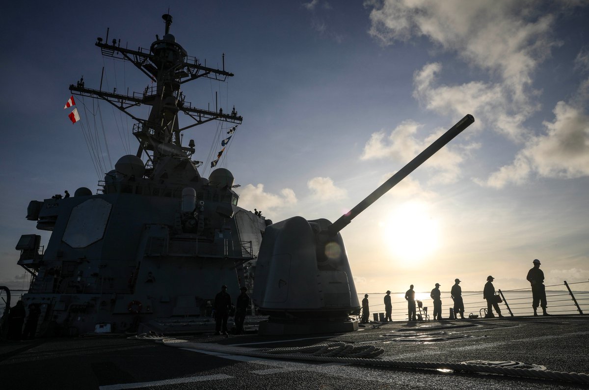 USPacificFleet's tweet image. 🚢 @SurfaceWarriors of USS Milius arriving! ⚓🇺🇸
@USNavy Sailors man the rails as the Arleigh Burke-class guided-missile destroyer USS Milius (DDG 69) arrives in Diego Garcia, July 21.
📍: Diego Garcia, British Indian Ocean Territory
📸: MC1 Greg Johnson