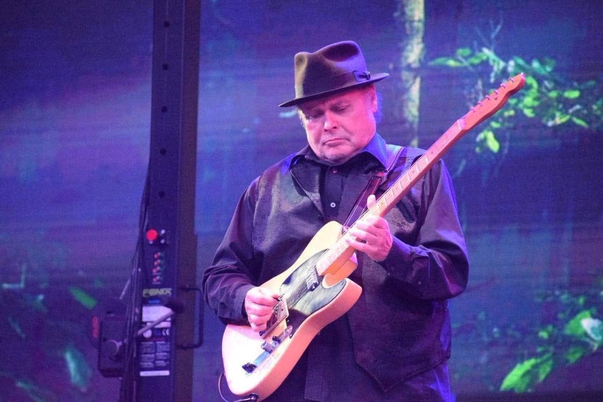 wlgthegoldens's tweet image. If you’ve seen us live, you’ve heard the masterful playing of Eugene Moles, one of the finest guitarists around. Eugene hit the road with Merle at 18 and also played the Grand Ole Opry for a decade with Del Reeves. Give him a round of applause in the comments!