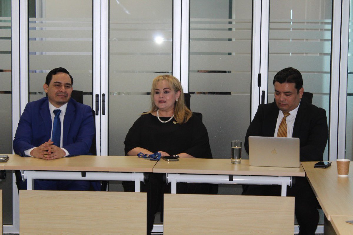 Benjamín Mayorga 🇸🇻 (@benjaminmayo_sv) on Twitter photo Hoy compartí con <a href="/camarasal/">Cámara de Comercio e Industria de El Salvador 🇸🇻</a> una valiosa jornada donde abordamos los beneficios del menaje de casa y nuestra visión de modernización aduanera. Apostamos por procesos más ágiles, accesibles y tecnológicos en beneficio de todos los salvadoreños. 🇸🇻📦💼 Hoy compartí con <a href="/camarasal/">Cámara de Comercio e Industria de El Salvador 🇸🇻</a> una valiosa jornada donde abordamos los beneficios del menaje de casa y nuestra visión de modernización aduanera. Apostamos por procesos más ágiles, accesibles y tecnológicos en beneficio de todos los salvadoreños. 🇸🇻📦💼