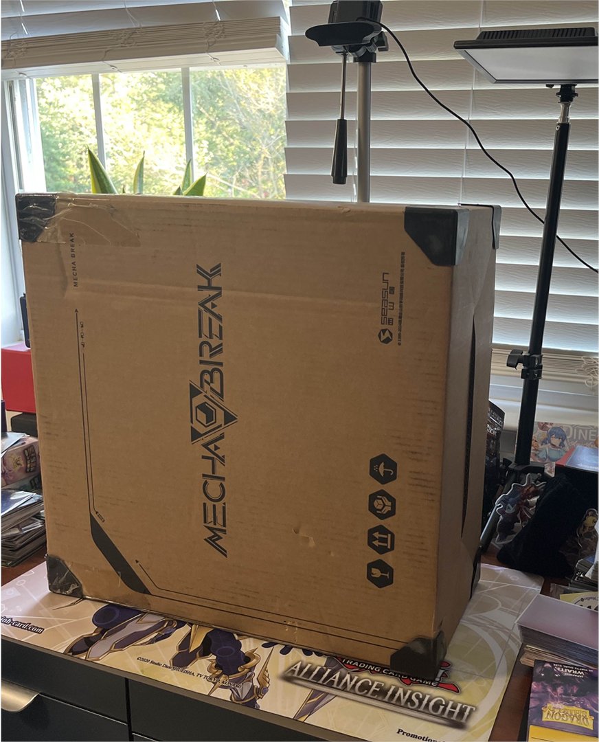 ShadowSpecterVT's tweet image. We have received an AMAZING package! Our @MechaBREAK Collector's Edition items arrived, and we are SO EXCITED! Love this game, ecstatic to see this when we arrived home!