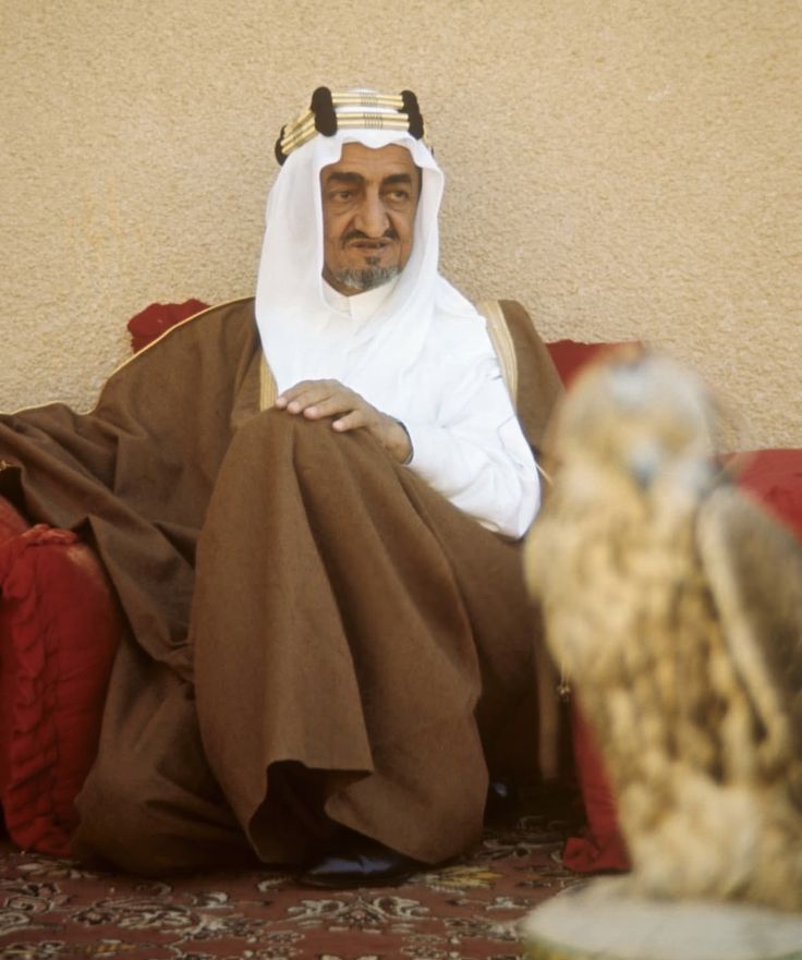 الي يحبه يضع له قلب ❤ ويترحم عليه 🤲🏼 وسوو متابعه ❤️ ❤️