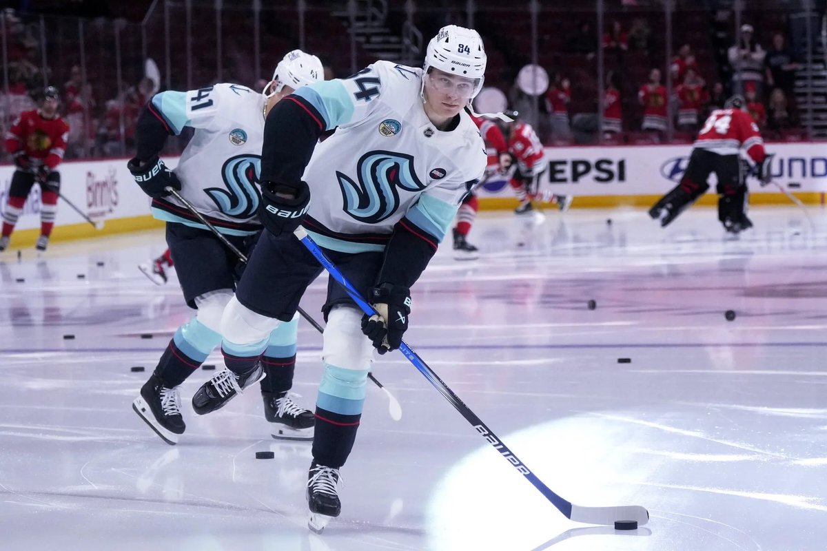 SleeperNHL's tweet image. The Seattle Kraken and Kaapo Kakko have avoided arbitration by agreeing to a 3-year, $4.525M AAV contract extension, per @FriedgeHNIC