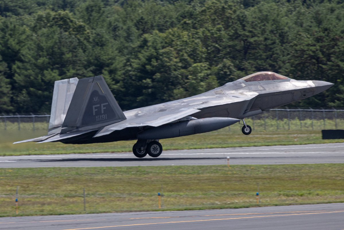 mhtplanes's tweet image. FIRST01 departing Westfield-Barnes this afternoon! This Raptor diverted on its way home from Europe after being a part of Operation Midnight Hammer!🦖