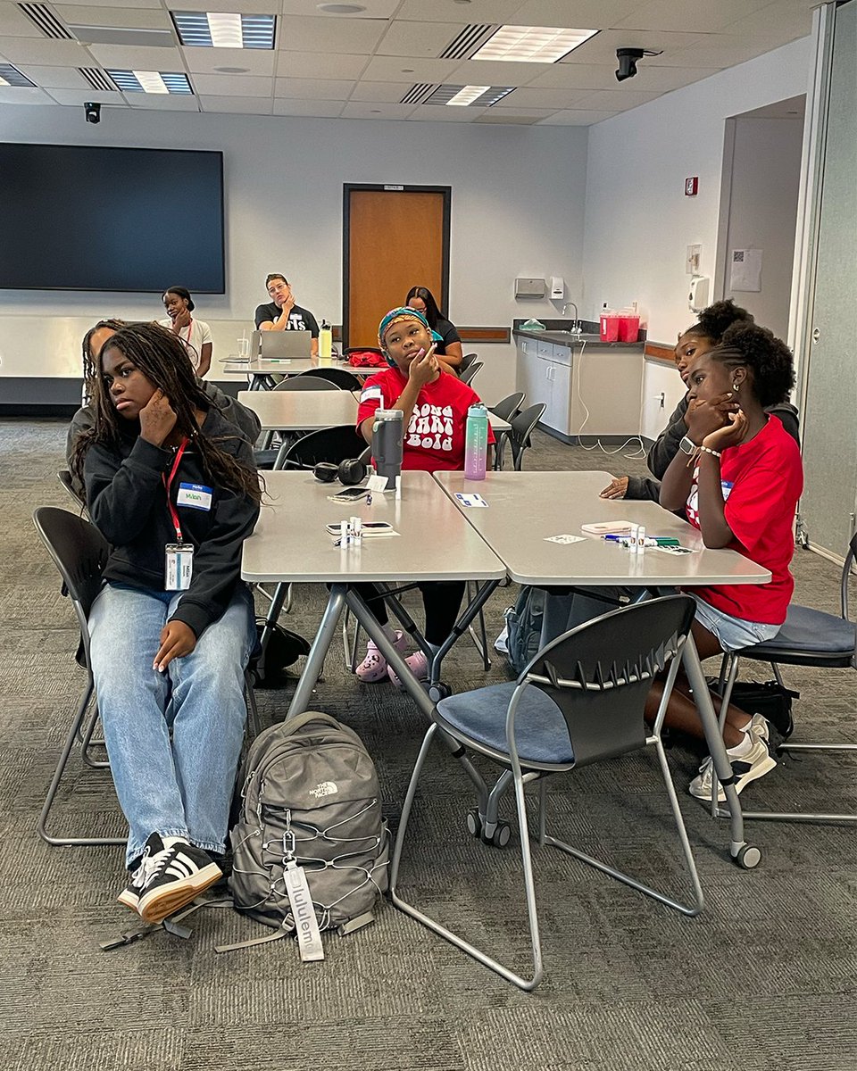 Future doctors in the making! 🩺 Girls Inc. Eureka! 10th grade students explored PCOM’s campus, connected with OMM Scholars, discovered pathways to med school, networked with second-year students, and even toured the anatomy lab.