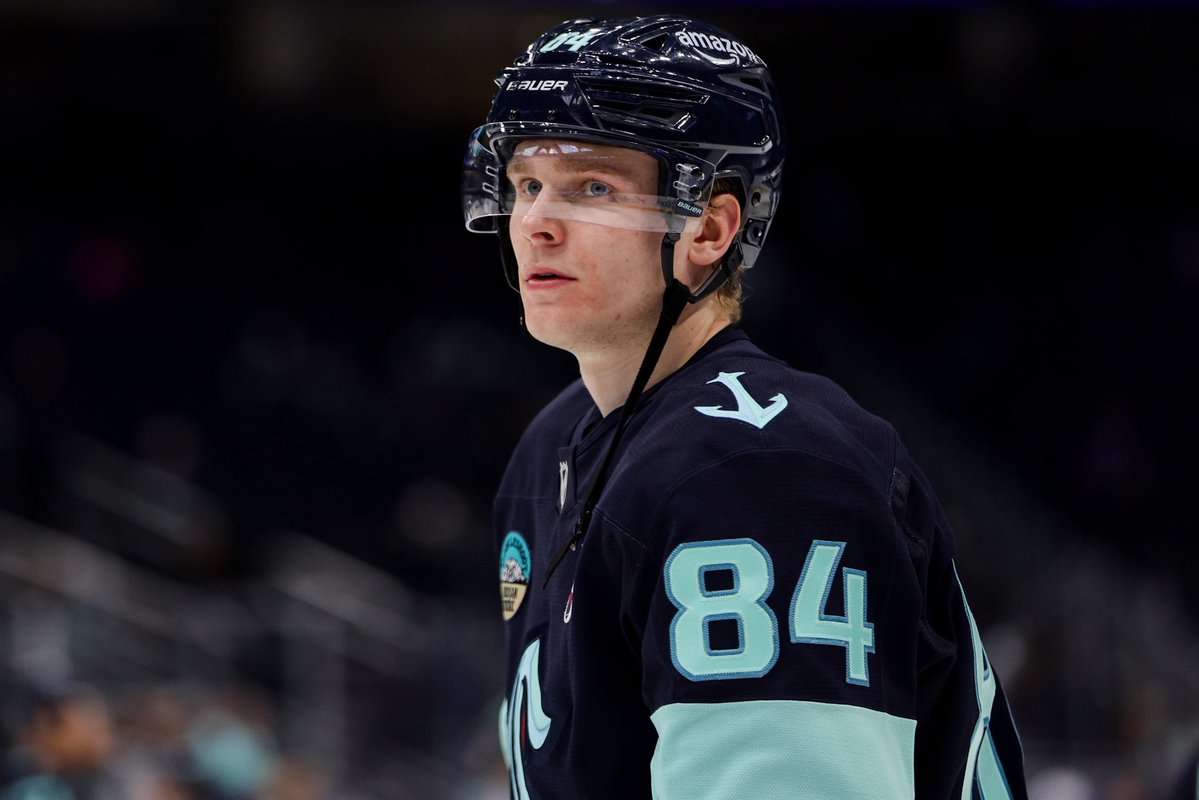 BR_OpenIce's tweet image. Seattle and Kaapo Kakko avoid arbitration with a 3-year, $4.525M AAV contract, according to @FriedgeHNIC