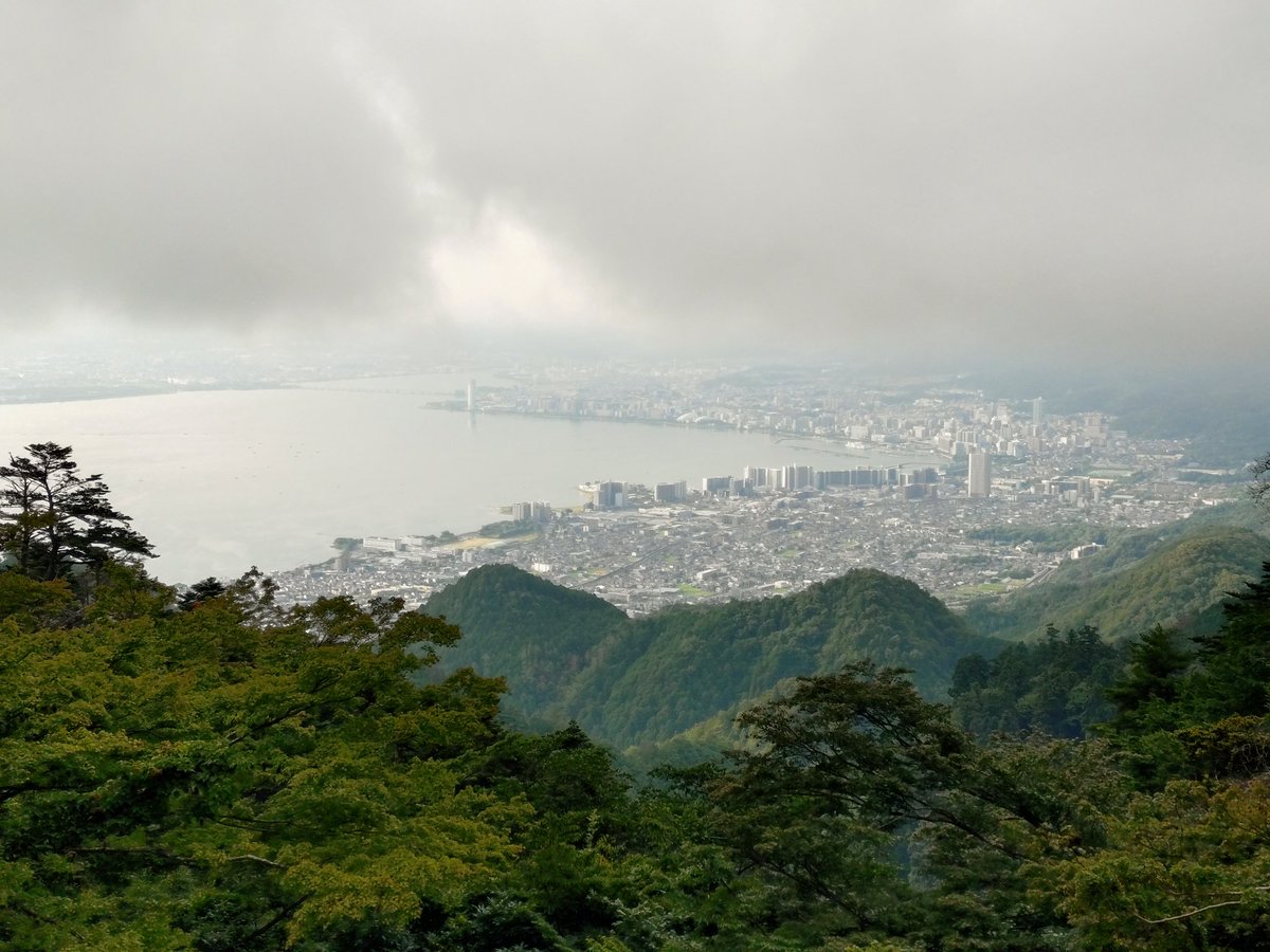 Sakamoto_Cable's tweet image. おはようございます。
午前8:00現在、天候は曇りです。
琵琶湖の近景をご覧頂けます。
本日も通常通り運行しています。