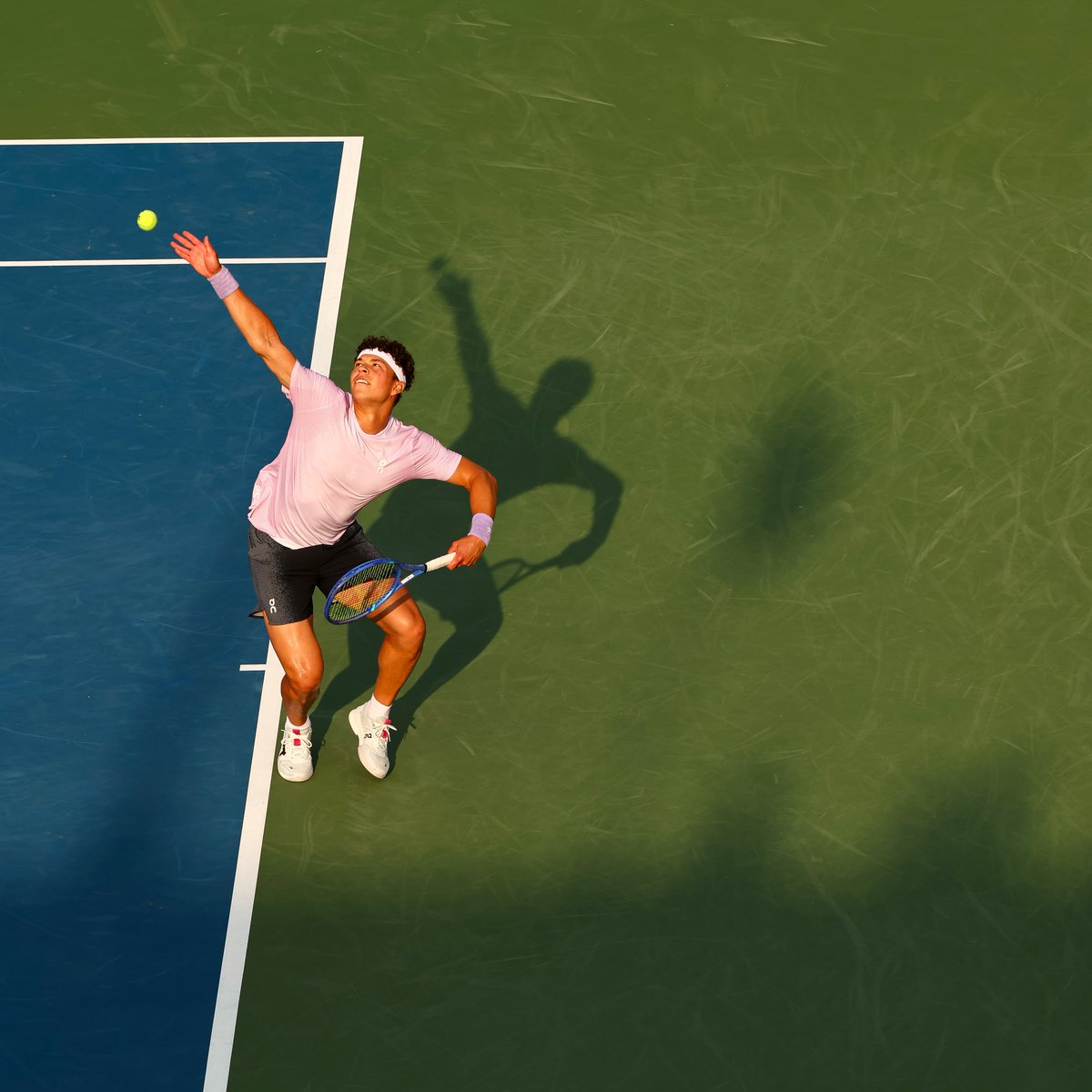 mubadalacitidc's tweet image. Big Ben conquers the all-American match 🔥
@BenShelton defeats McDonald 6-3, 6-4 for a spot in R3 where he will face Diallo.
#MubadalaCitiDCOpen