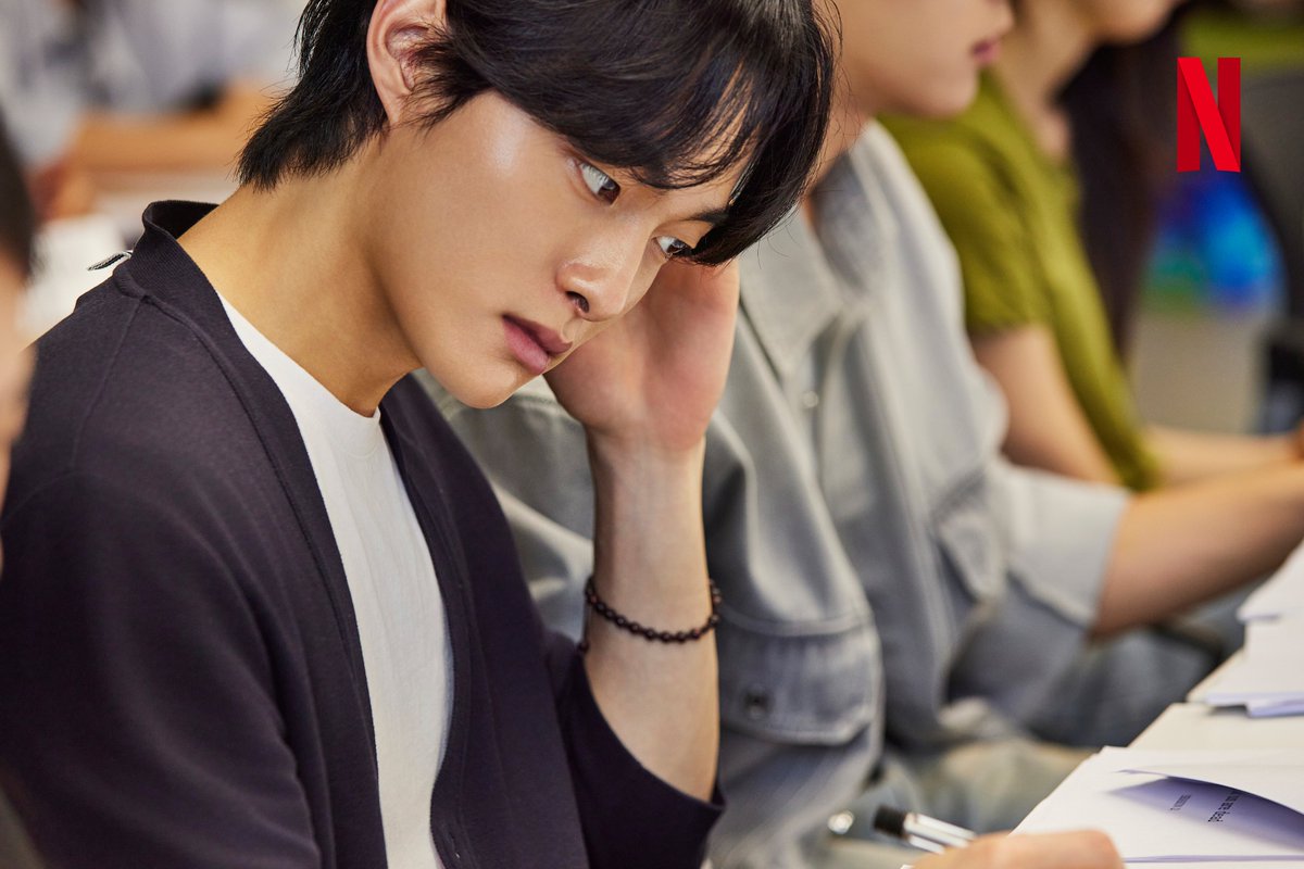 NetflixKR's tweet photo. https://t.co/YBHFrev4vf
