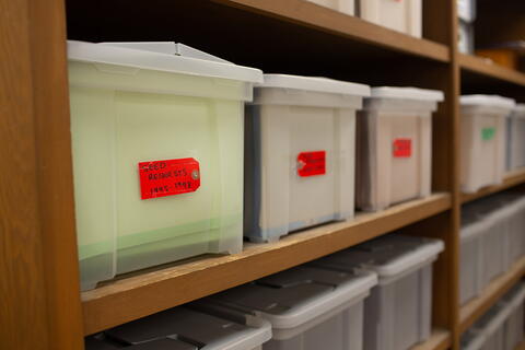 Inside a cold vault at the University of #ILLINOIS, researchers are safeguarding 23,000+ soybean varieties – the world’s only public soybean seed bank. It’s meticulous work that protects global food security, one seed at a time. 🔶🔷