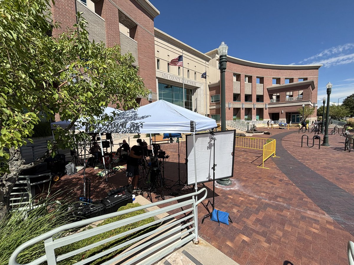jwhittenbergK5's tweet image. Reminder we will be here LIVE at the Bryan Kohberger quadruple-murder sentencing in Boise all day Wednesday
@KING5Seattle will live stream the hearing on the KING 5+ app for Roku, Apple TV and Amazon Fire TV, as well as on KING5.com.