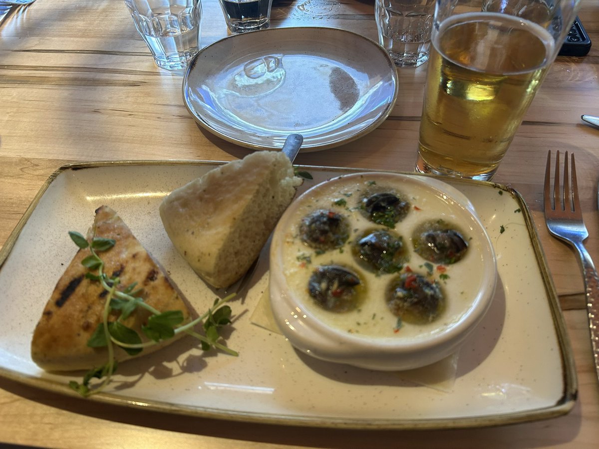 pasta_creator's tweet image. Beef Brisket Tacos hit but the Escargot was a bit underwhelming.