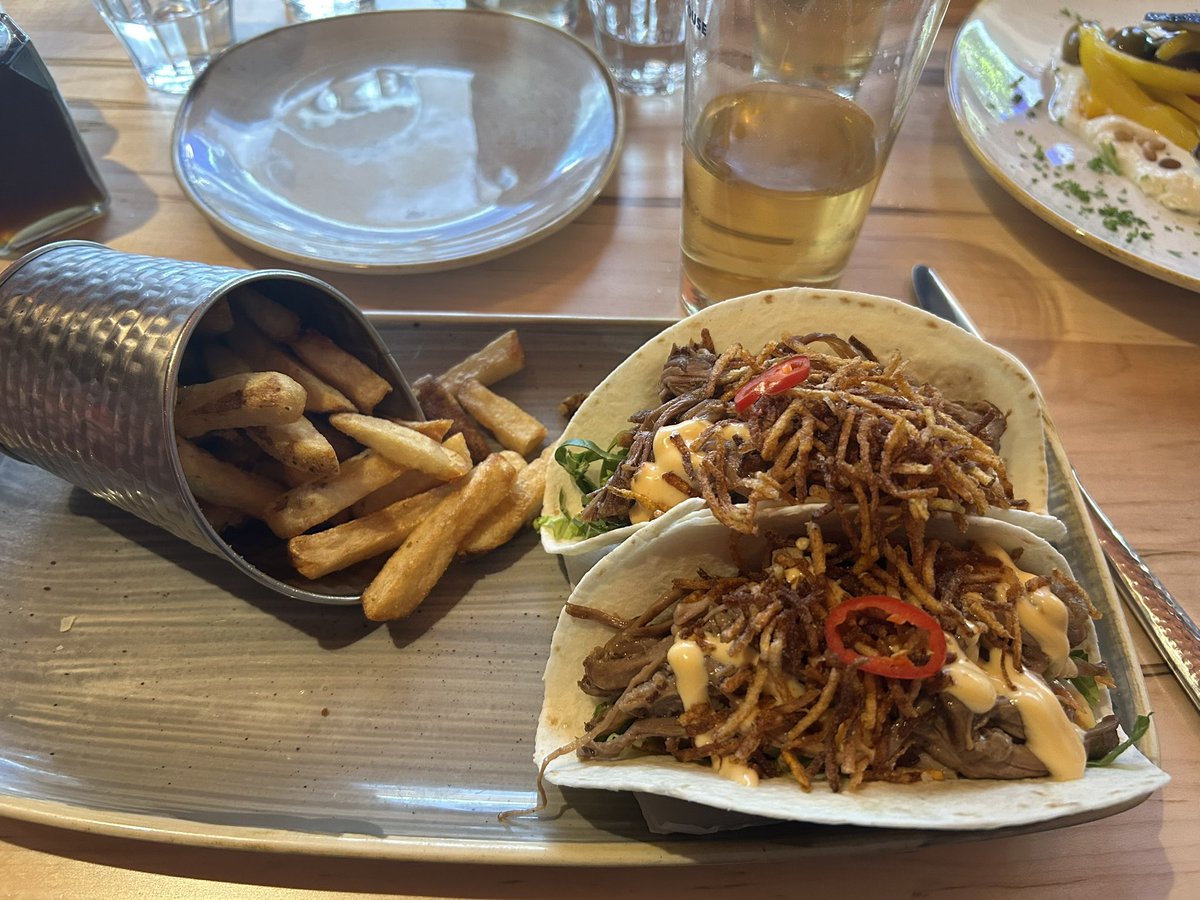 pasta_creator's tweet image. Beef Brisket Tacos hit but the Escargot was a bit underwhelming.