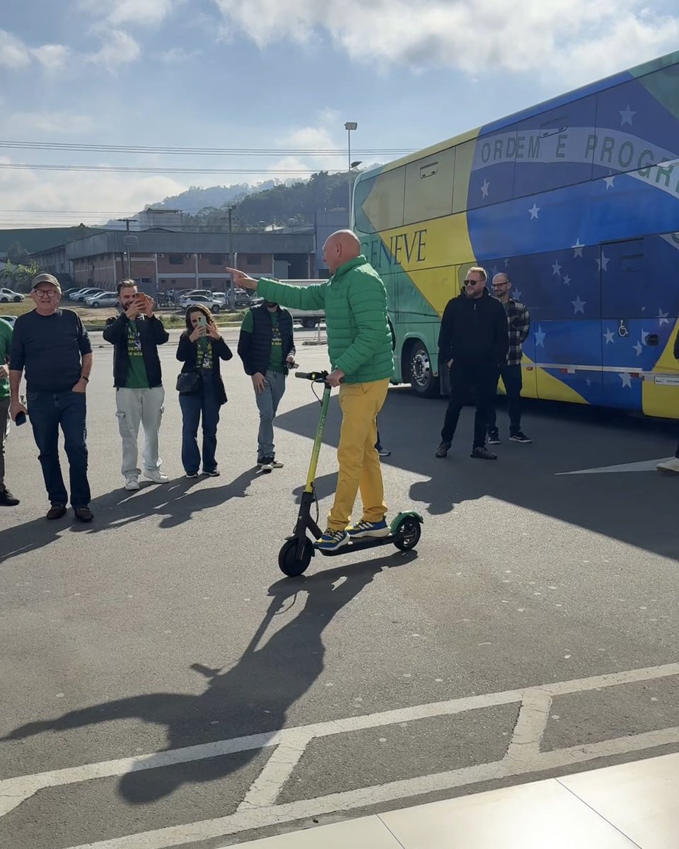 LucianoHangBr's tweet image. Pé na estrada visitando nossas megalojas. Já passamos pelas duas lojas de Jaraguá do Sul e pelas três lojas de Blumenau, todas em Santa Catarina.