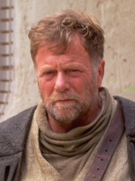 WookOfficial's tweet image. Cliegg Lars was a human male moisture farmer who lived on Tatooine. A member of the White Suns who freed enslaved individuals, Cliegg met Shmi Skywalker who he freed and married. When Shmi was kidnapped by Tusken Raiders, Cliegg lost his leg in an unsuccessful rescue attempt.