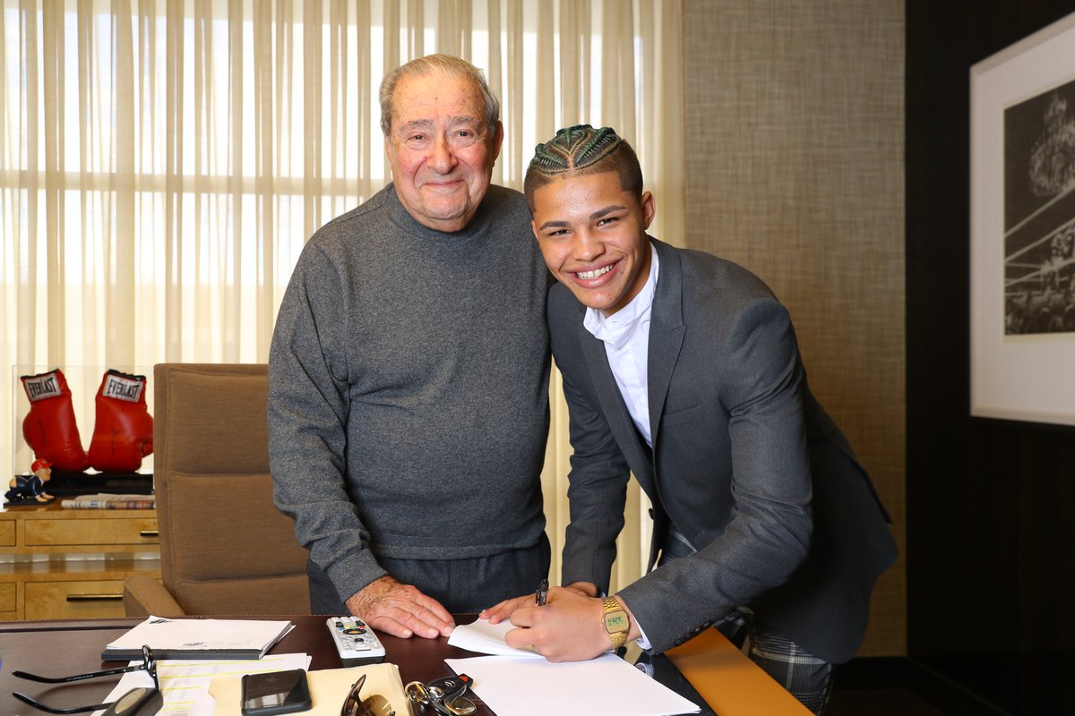 KornerMan44's tweet image. More than 6 years ago, a then 16-year-old Xander Zayas came to the Top Rank headquarters for his official signing... focused, engaging, and mature beyond his years. Saturday, he fights for a world title live on ESPN: