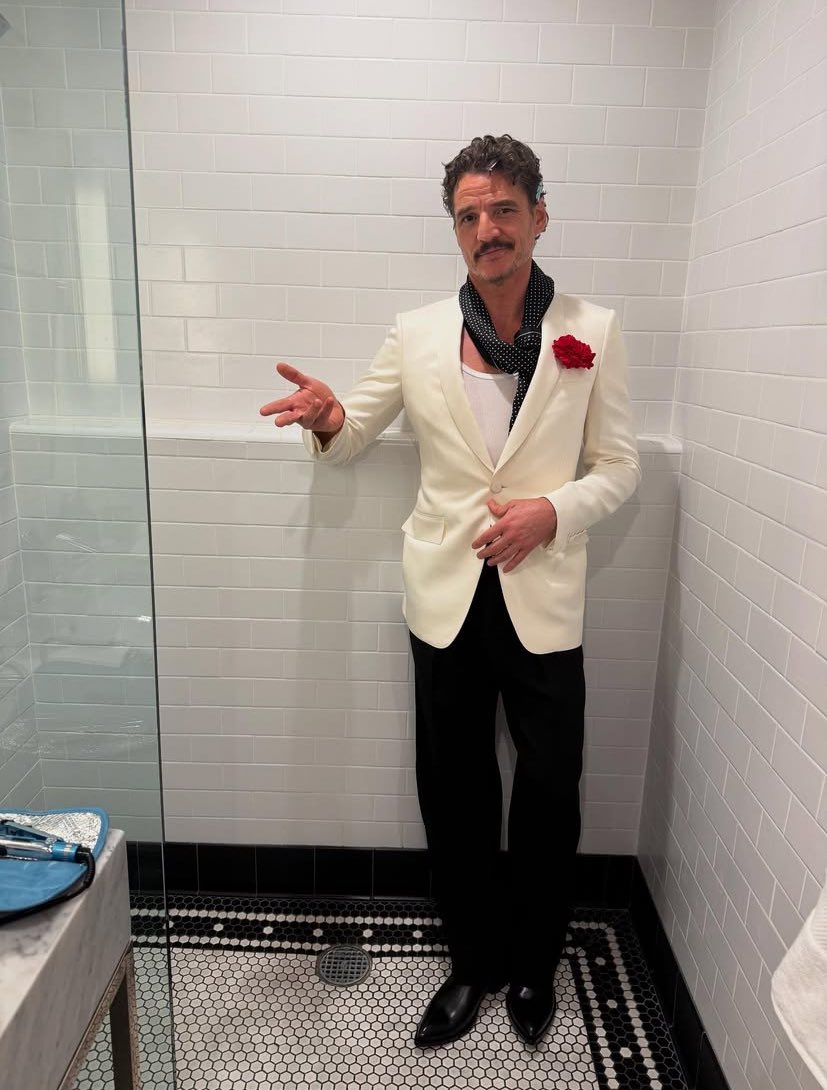 생리대 던져주는 짤 같다