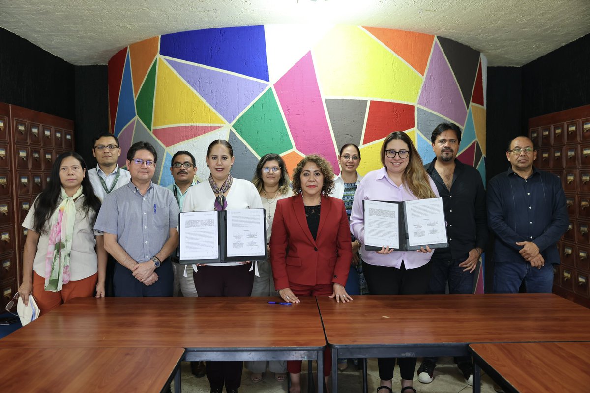Realizamos la entrega-recepción de las bibliotecas, que a partir de ahora estarán coordinadas por la Secretaría de Cultura.📚

Reafirmamos nuestro compromiso con el acceso a la lectura y el aprendizaje, fortaleciendo el desarrollo de estos espacios que son fundamentales.✨