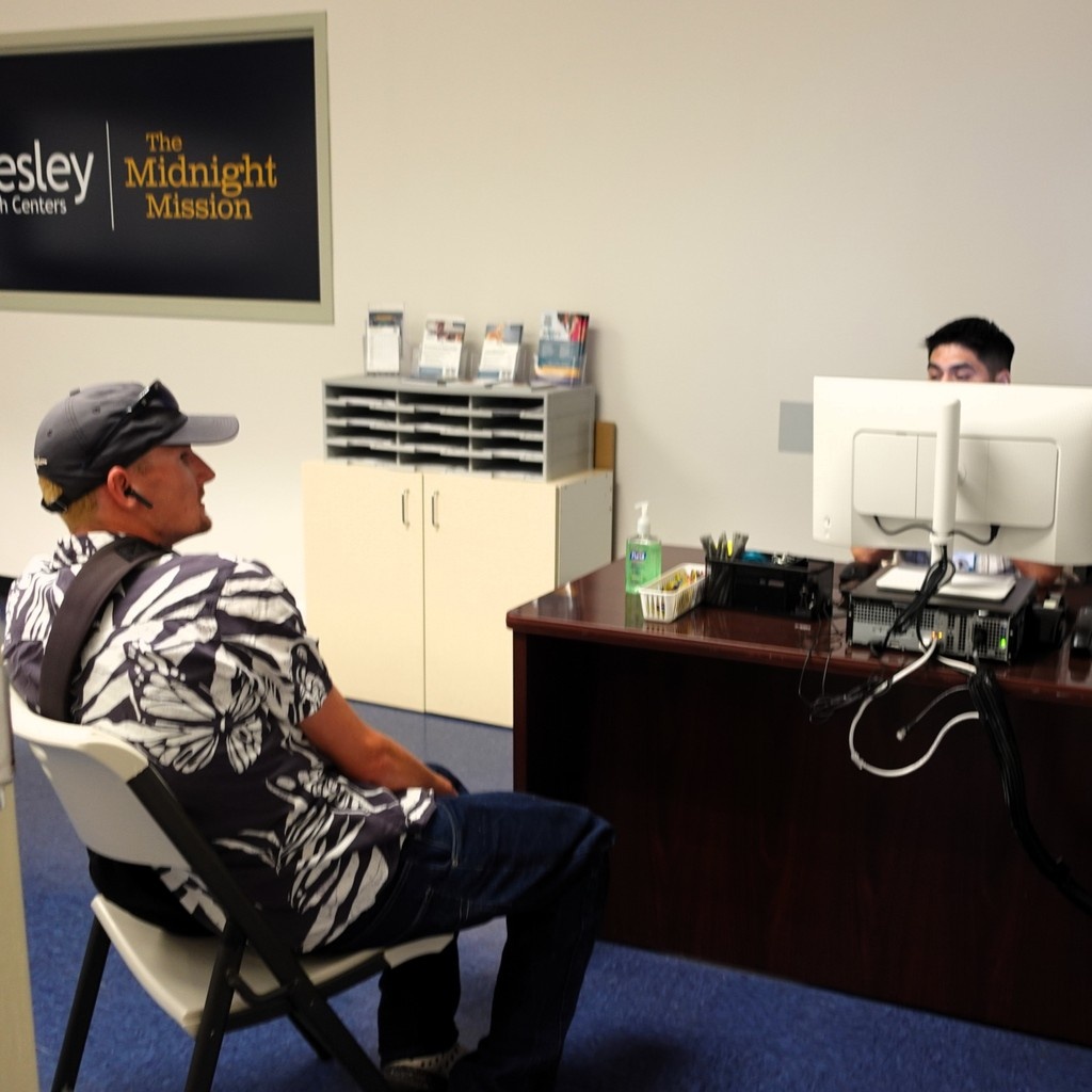 midnightmission's tweet image. Big news! The renovated Wesley Health Centers office at The Midnight Mission is open! Thanks to a powerful partnership, our participants now have access to quality onsite medical care—right where they are.

Because healing starts with care. 💛

 #SkidRowHealing #CommunityHealth