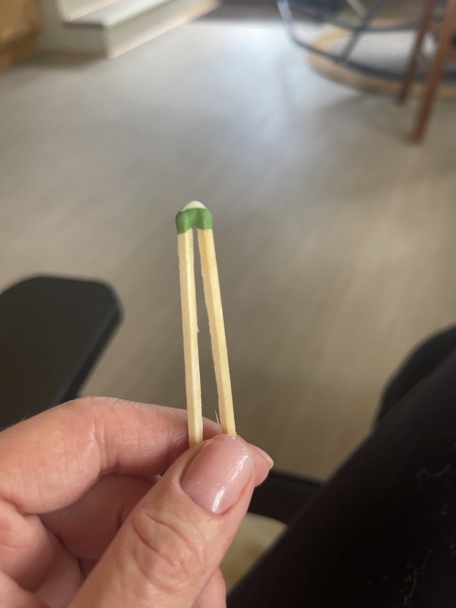 Nobunny333's tweet image. This has to be lucky, right? I’ve never seen one before.
I’m going to light it, and make a wish that I wake up in 1955.