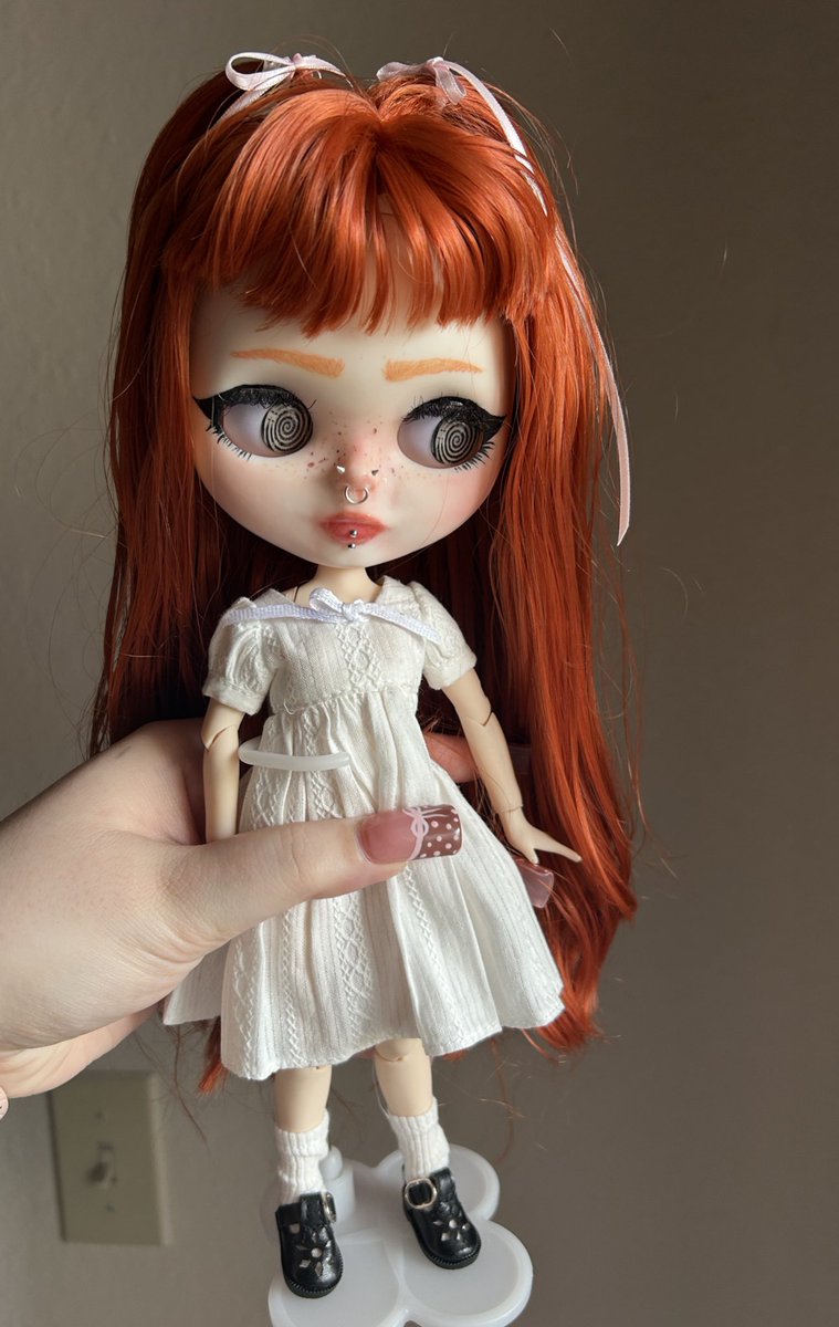 femmelovesong's tweet image. GUYS IM (pretty much) DONE CUSTOMIZING MY BLYTHE🥹🥹 she is so me i love her sm