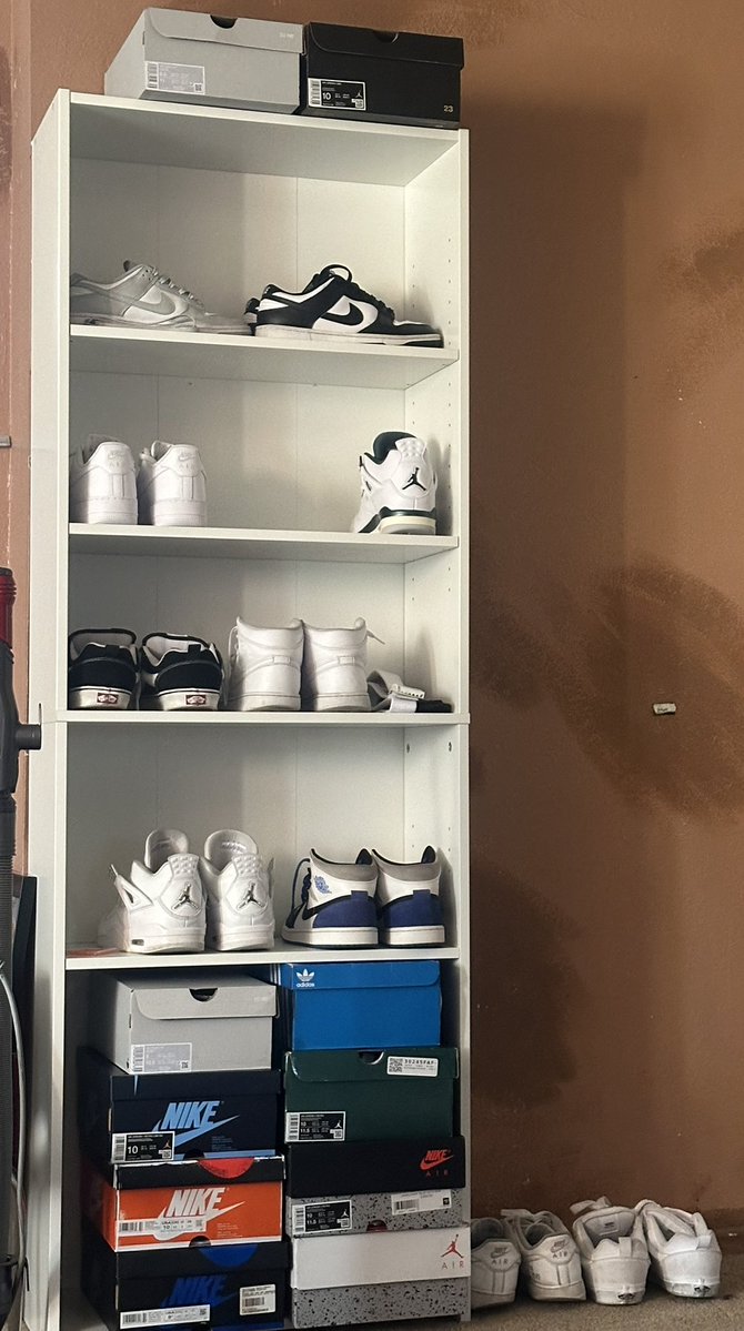 jock194's tweet image. Is there anybody else in the Fandom that fw shoes?