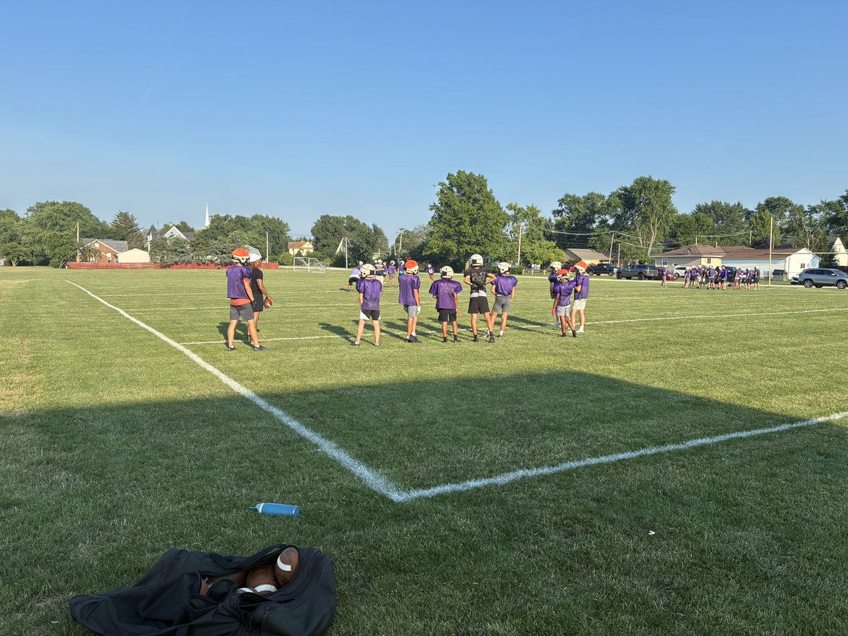 mikeclarkpreps's tweet image. Hello from Manteno. It’s Panthers football summer practice. My favorite stop this summer, and not just because it’s my alma mater. There’s actual shade!
@MHSscores @MantenoFootball