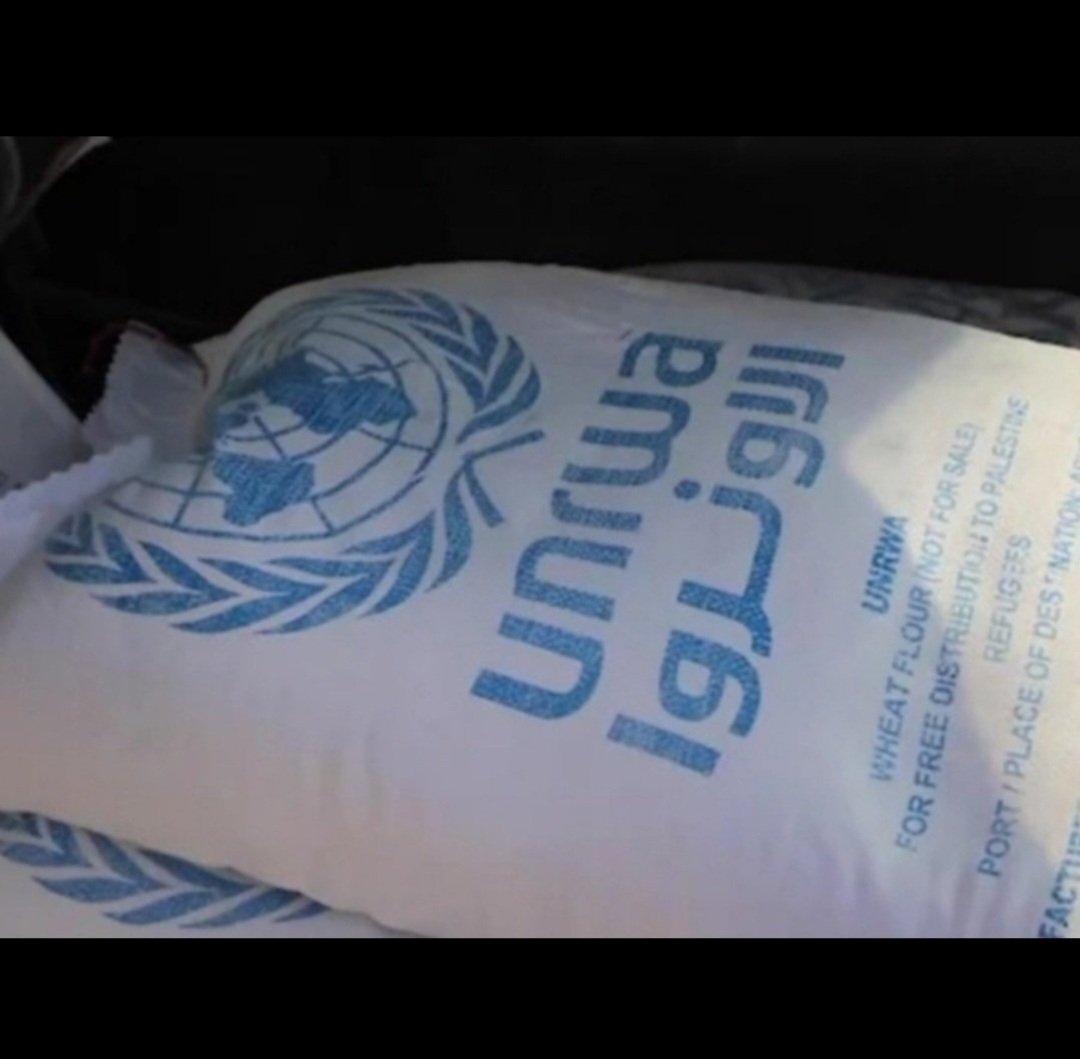Khaledsib's tweet image. My family struggling every day to obtain flour.
Price of a bag of flour costs now about $750 !
Please donate and support us to obtain flour..
gofund.me/158e4a61