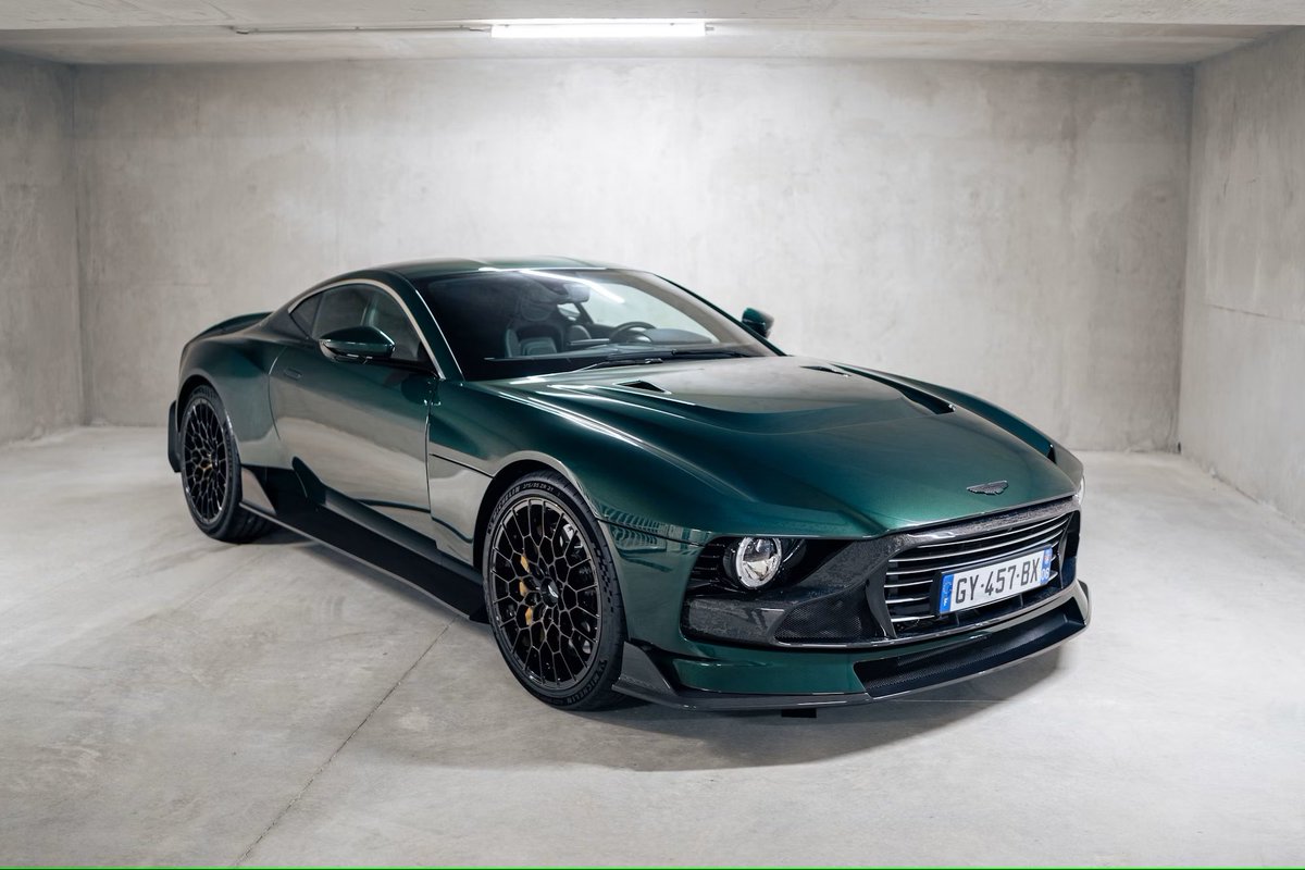 ObtainerOf's tweet image. I like this Aston Martin Valour. I think it retains core Aston Martin elegance while having the striking aggression of a muscle car