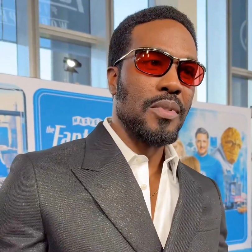 MCU_Direct's tweet image. Yahya Abdul-Mateen II showed up to the #FantasticFourFirstSteps blue carpet in character as Simon Williams. Watch: thedirect.com/article/wonder…