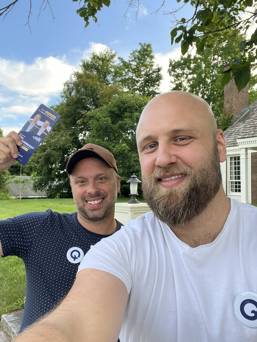Maxlaro's tweet image. Présent en porte-à-porte avec @Beaudoin82 dans les rues de Victo.
La réponse des électeurs est excellente.
#polqc