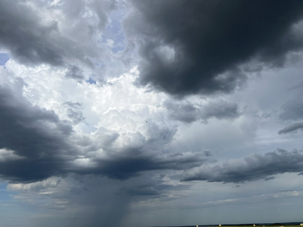 FalcnStormChase's tweet image. Diving into “popcorn” convection at this point…
#FALCONWX #storms #stormchasing 5:30 PM MDT