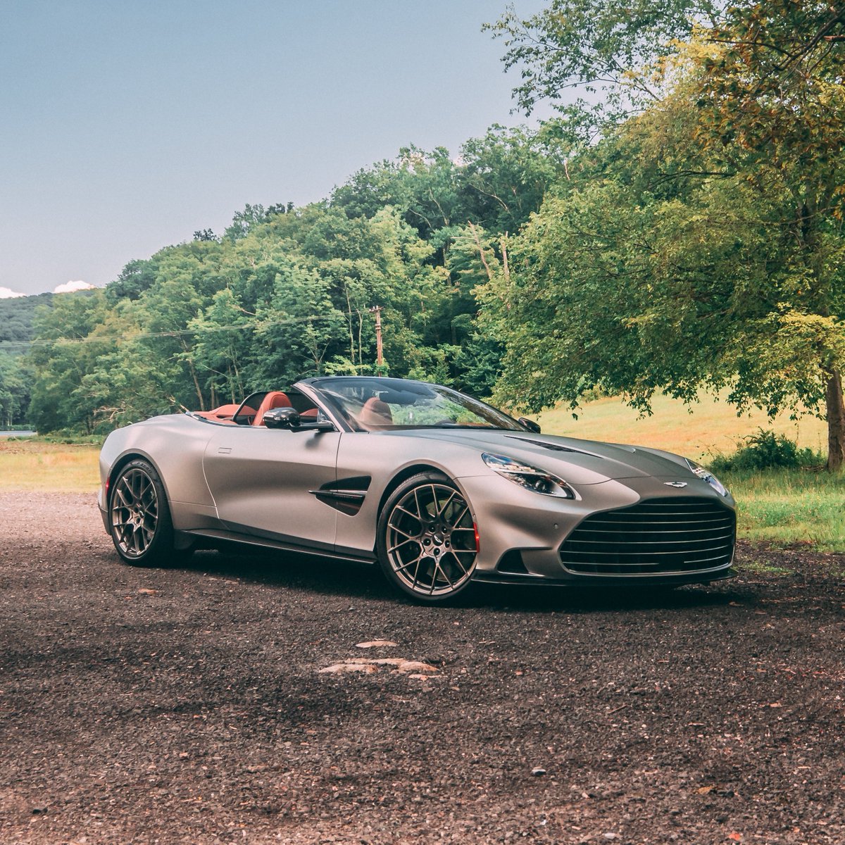 Motor1com's tweet image. Sure, the $489,000 Aston Martin Vanquish Volante isn't rational. 𝘉𝘶𝘵 𝘫𝘶𝘴𝘵 𝘭𝘰𝘰𝘬 𝘢𝘵 𝘪𝘵.
Review: motor1.com/reviews/766547…